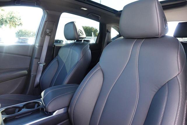 Photo of 2025 Platinum White Acura RDX