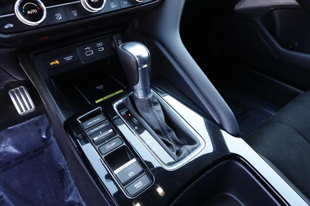 Photo of 2024 Platinum White Pearl Acura Integra