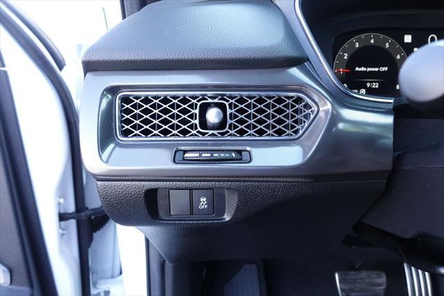 Photo of 2024 Platinum White Pearl Acura Integra