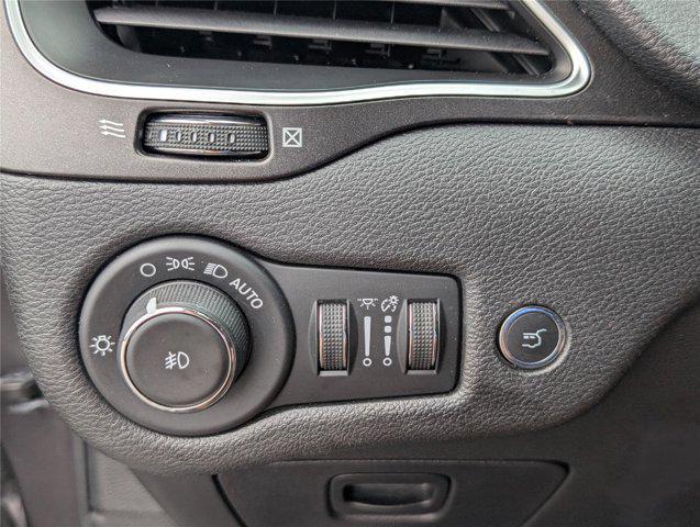 Photo of 2019 Granite Crystal Metallic Clearcoat Jeep Cherokee