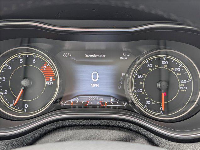 Photo of 2019 Granite Crystal Metallic Clearcoat Jeep Cherokee