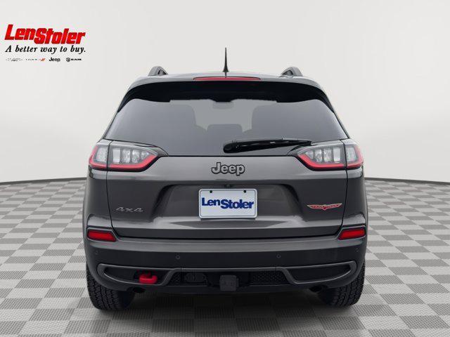 Photo of 2019 Granite Crystal Metallic Clearcoat Jeep Cherokee