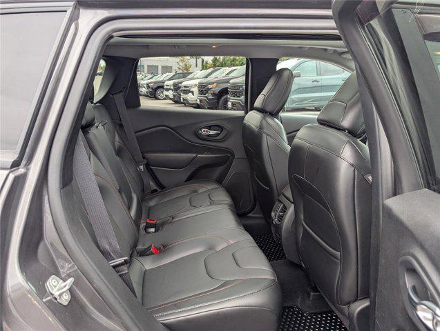 Photo of 2019 Granite Crystal Metallic Clearcoat Jeep Cherokee