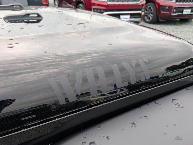 Photo of 2021 Black Clearcoat Jeep Wrangler
