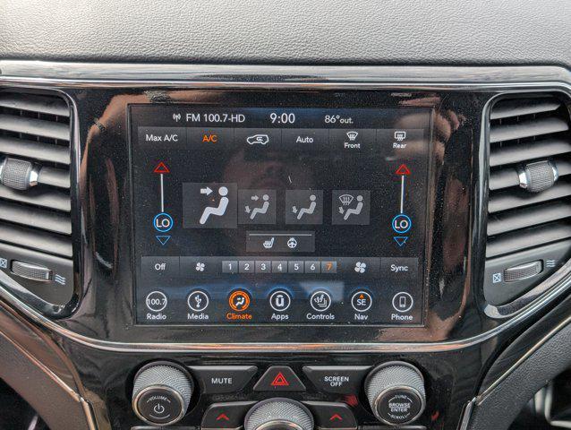 Photo of 2019 Diamond Black Crystal Pearlcoat Jeep Grand Cherokee