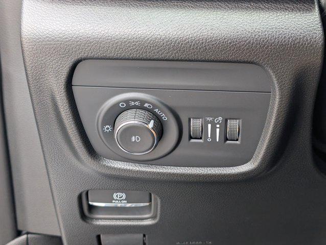Photo of 2025 Bright White Clearcoat Jeep Grand Cherokee L