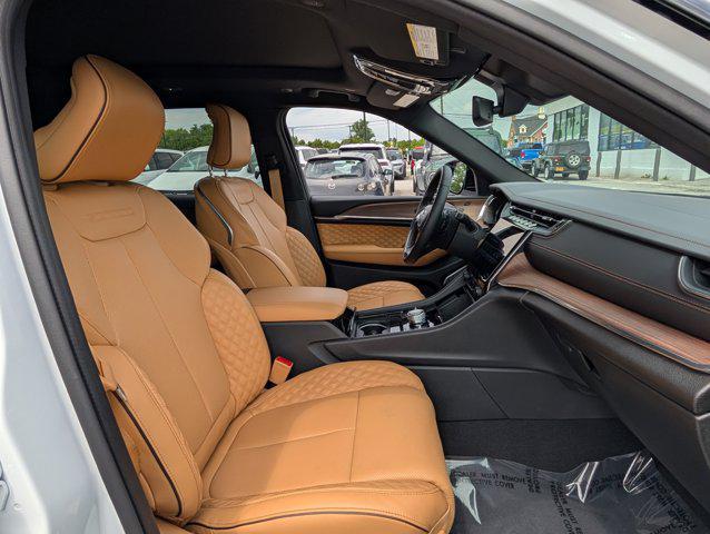 Photo of 2025 Bright White Clearcoat Jeep Grand Cherokee L