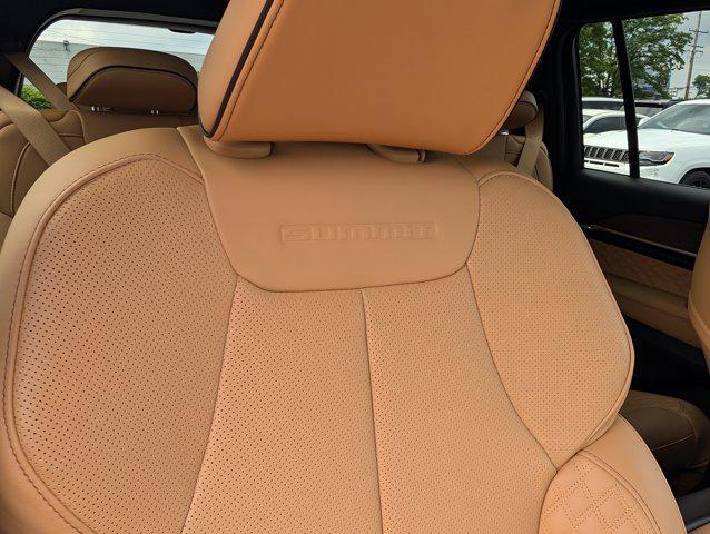 Photo of 2025 Bright White Clearcoat Jeep Grand Cherokee L