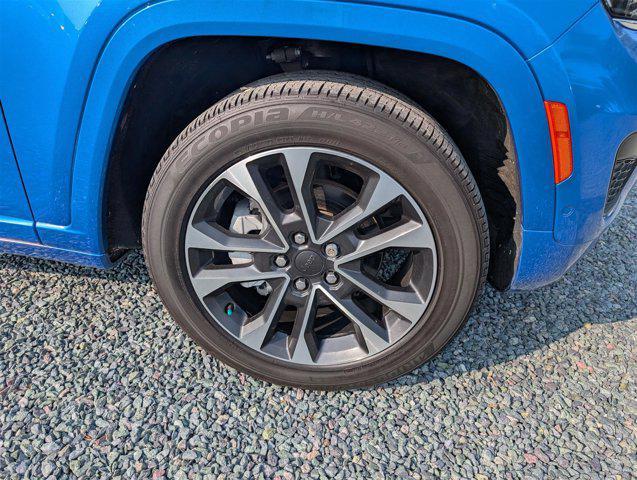 Photo of 2023 Hydro Blue Pearlcoat Jeep Grand Cherokee