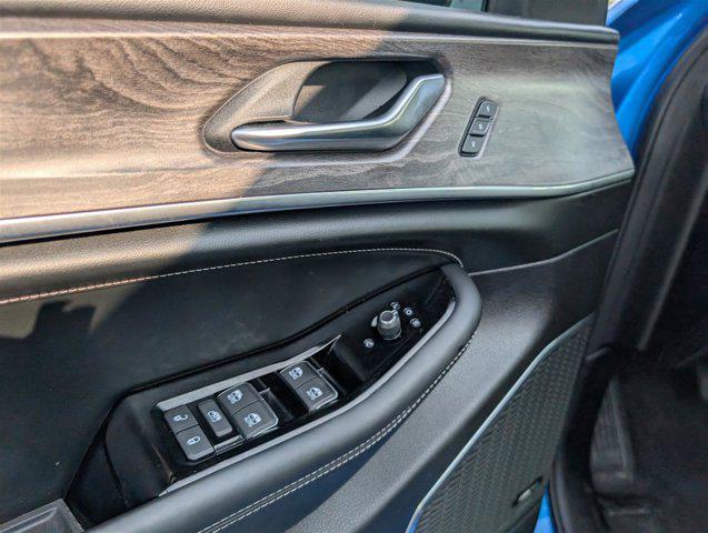Photo of 2023 Hydro Blue Pearlcoat Jeep Grand Cherokee