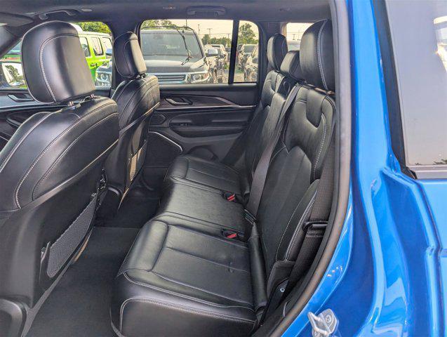 Photo of 2023 Hydro Blue Pearlcoat Jeep Grand Cherokee