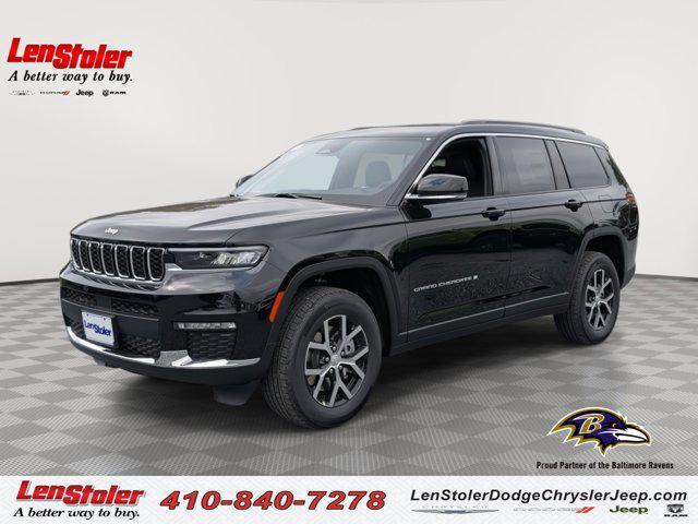 Photo of 2025 Diamond Black Crystal Pearlcoat Jeep Grand Cherokee L