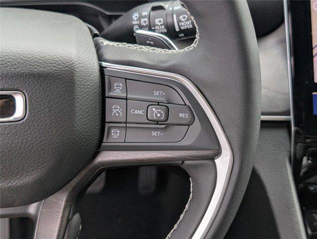 Photo of 2025 Diamond Black Crystal Pearlcoat Jeep Grand Cherokee L