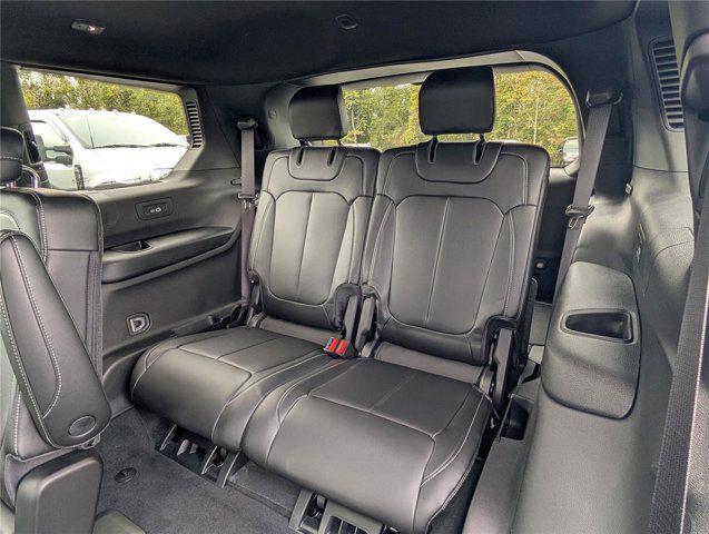 Photo of 2025 Diamond Black Crystal Pearlcoat Jeep Grand Cherokee L