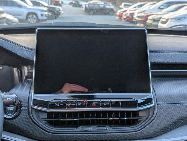 Photo of 2025 Diamond Black Crystal Pearlcoat Jeep Compass