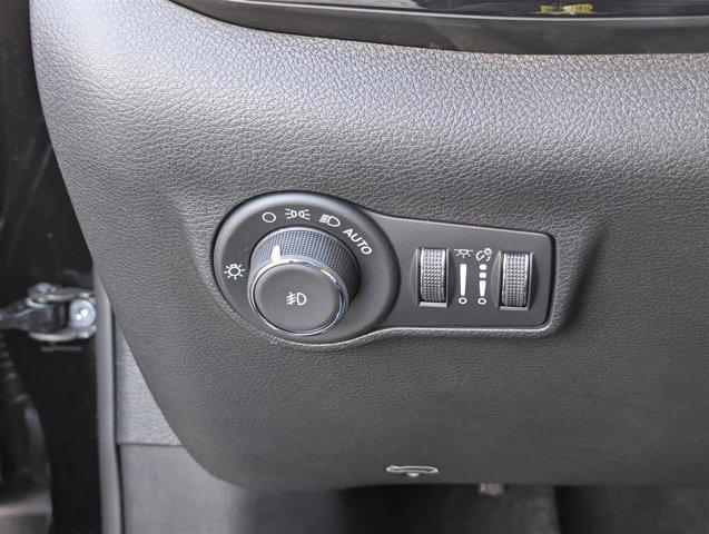 Photo of 2025 Diamond Black Crystal Pearlcoat Jeep Compass