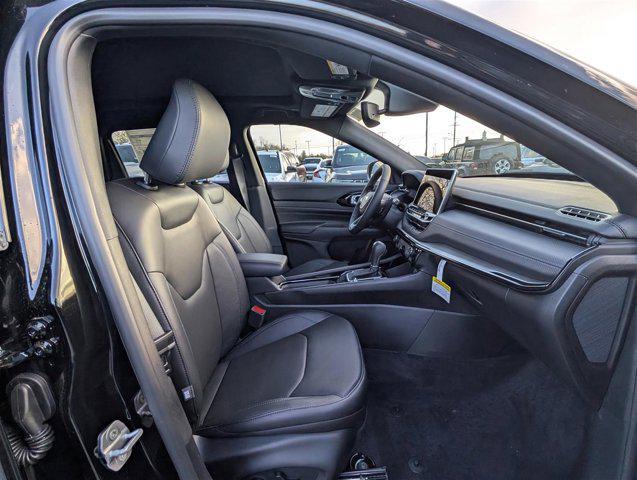 Photo of 2025 Diamond Black Crystal Pearlcoat Jeep Compass