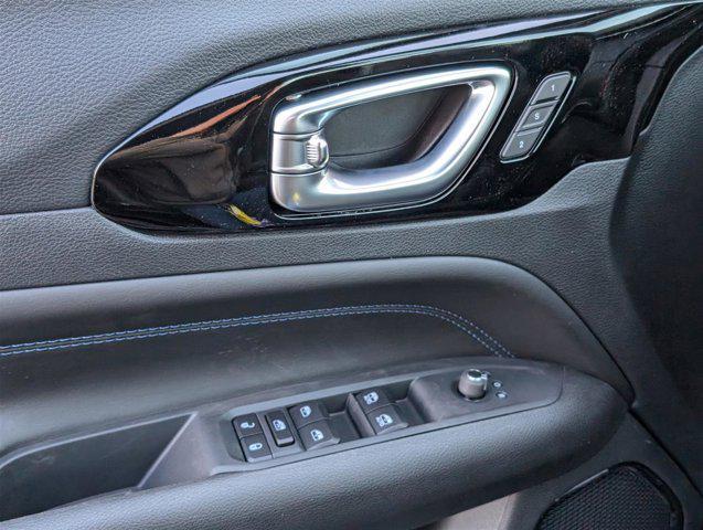 Photo of 2025 Diamond Black Crystal Pearlcoat Jeep Compass