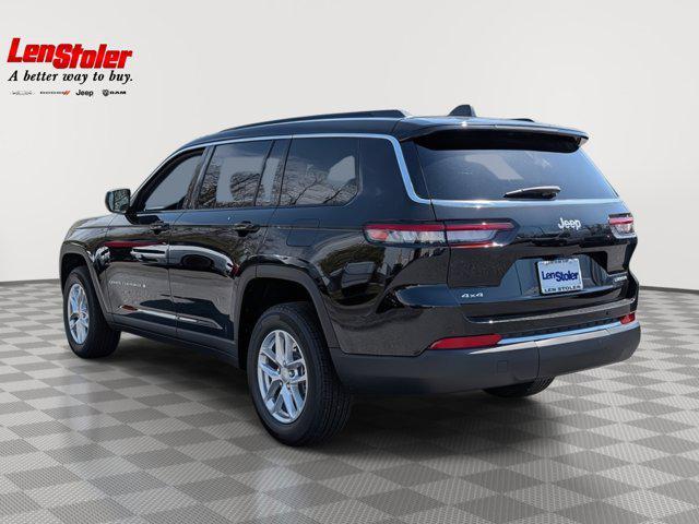 Photo of 2025 Diamond Black Crystal Pearlcoat Jeep Grand Cherokee L