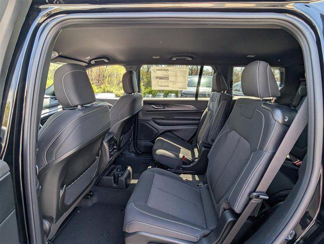 Photo of 2025 Diamond Black Crystal Pearlcoat Jeep Grand Cherokee L
