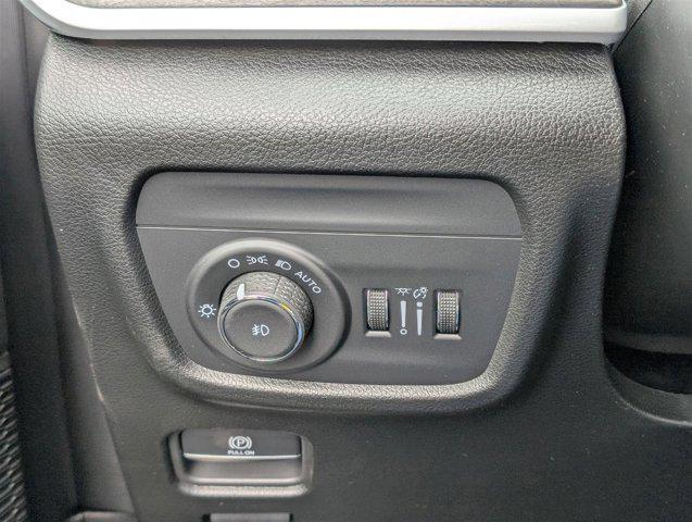 Photo of 2025 Baltic Gray Metallic Clearcoat Jeep Grand Cherokee L