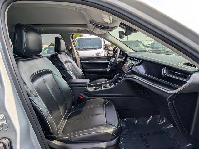 Photo of 2023 Silver Zynith Jeep Grand Cherokee 4xe