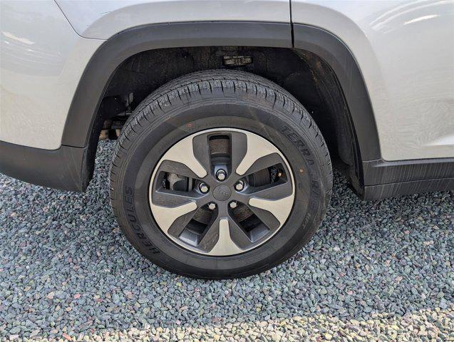 Photo of 2023 Silver Zynith Jeep Grand Cherokee 4xe