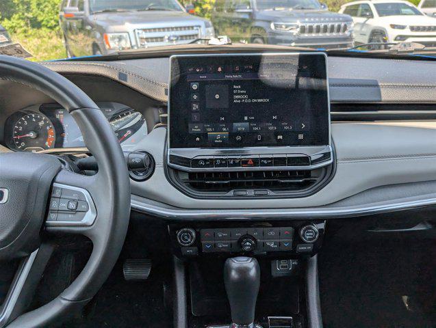 Photo of 2023 Laser Blue Pearlcoat Jeep Compass