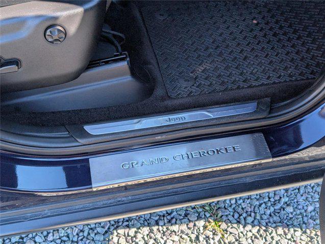 Photo of 2018 True Blue Pearlcoat Jeep Grand Cherokee