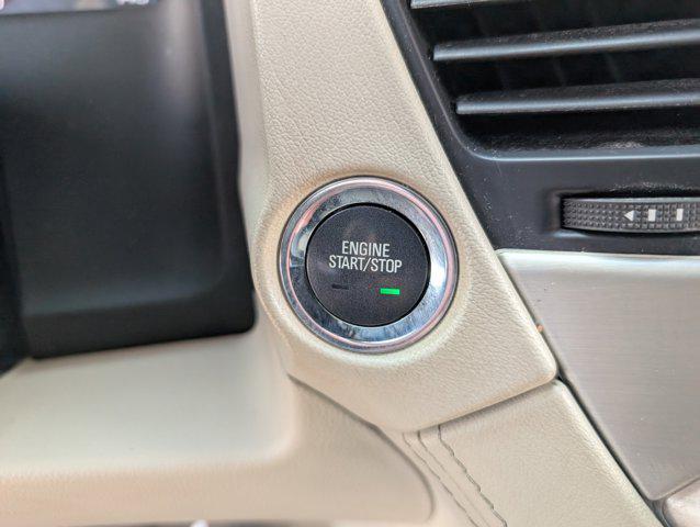 Photo of 2018 White Frost Tricoat GMC Yukon