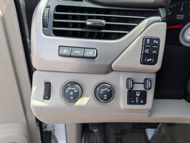 Photo of 2018 White Frost Tricoat GMC Yukon