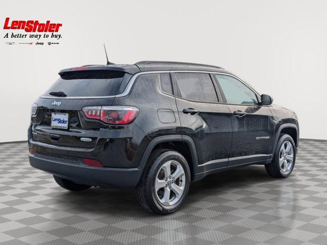 Photo of 2019 Diamond Black Crystal Pearlcoat Jeep Compass