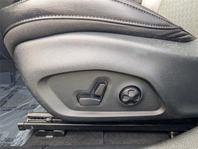 Photo of 2019 Diamond Black Crystal Pearlcoat Jeep Compass