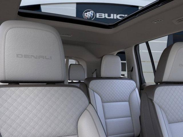 Photo of 2026 Glacier White Tricoat GMC Acadia