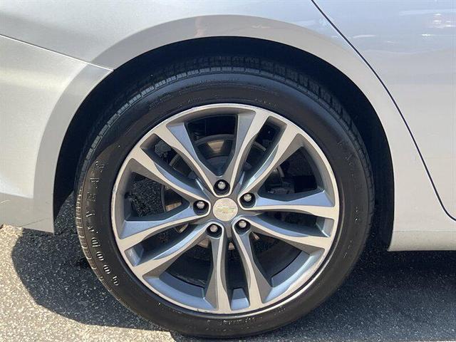 Photo of 2020 Silver Ice Metallic Chevrolet Malibu