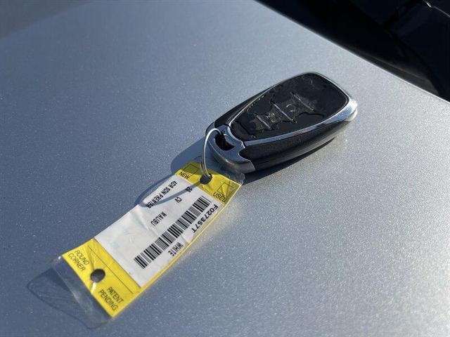 Photo of 2020 Silver Ice Metallic Chevrolet Malibu