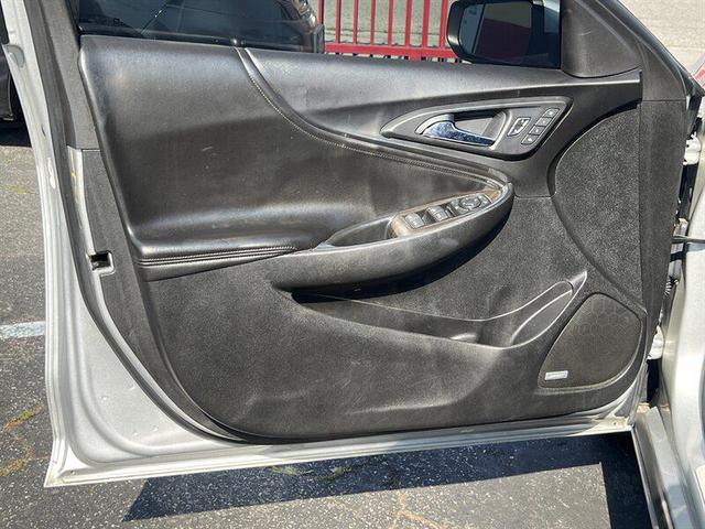 Photo of 2020 Silver Ice Metallic Chevrolet Malibu