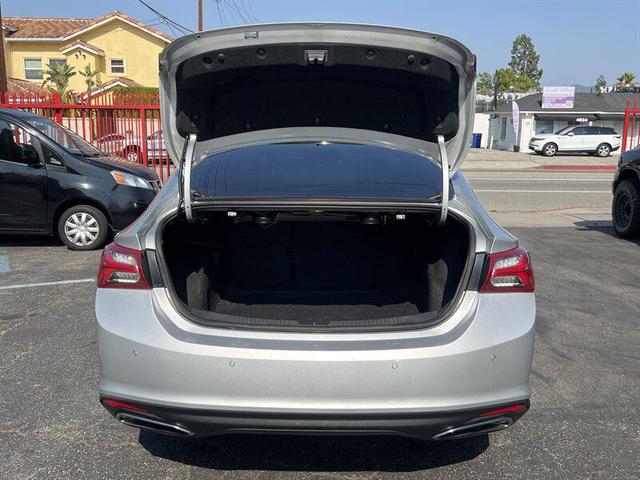Photo of 2020 Silver Ice Metallic Chevrolet Malibu