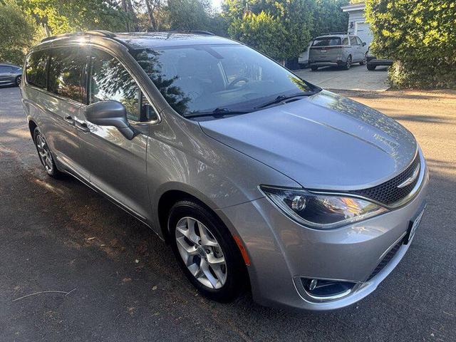 Photo of 2017 Billet Silver Metallic Clearcoat Chrysler Pacifica