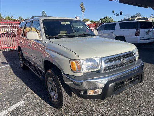 Photo of 1999 Millennium Silver Metallic Toyota 4Runner
