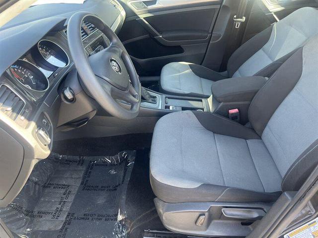 Photo of 2016 Deep Black Pearl Volkswagen e-Golf