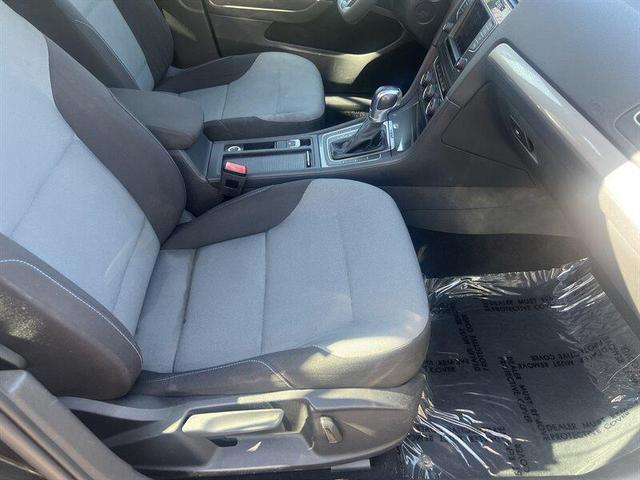 Photo of 2016 Deep Black Pearl Volkswagen e-Golf