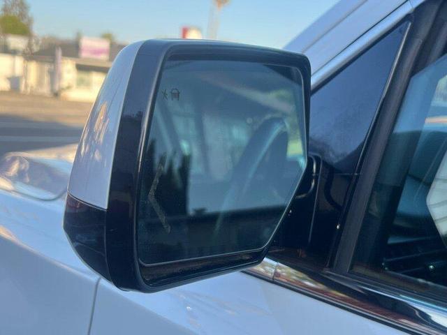Photo of 2019 White Chevrolet Suburban