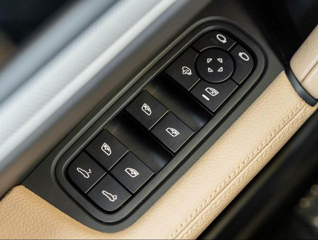 Photo of 2025 White Porsche Cayenne