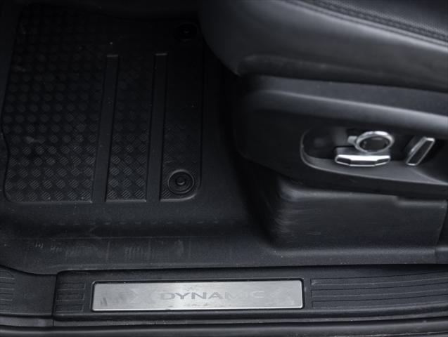 Photo of 2023 Fuji White Land Rover Defender