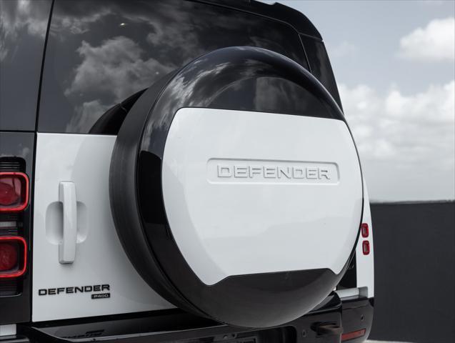 Photo of 2023 Fuji White Land Rover Defender