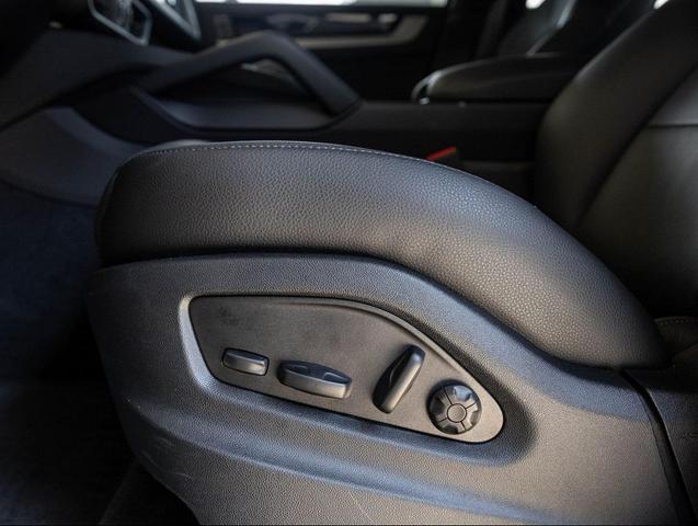 Photo of 2025 Quartzite Grey Metallic Porsche Cayenne