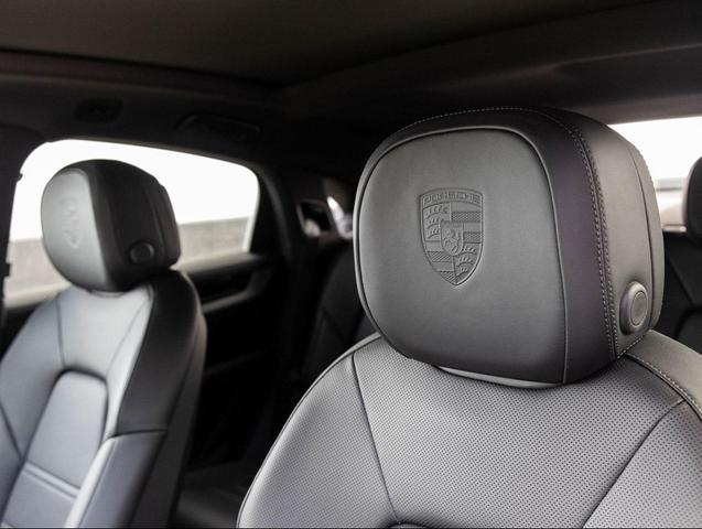 Photo of 2025 Quartzite Grey Metallic Porsche Cayenne