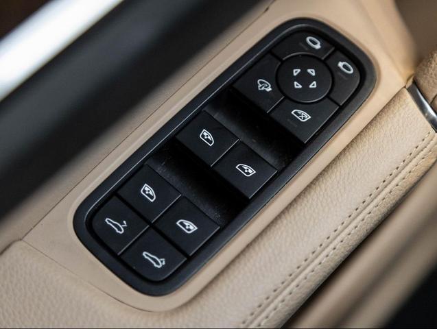 Photo of 2022 Jet Black Metallic Porsche Cayenne