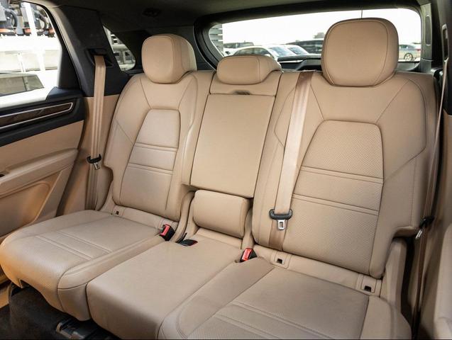 Photo of 2022 Jet Black Metallic Porsche Cayenne